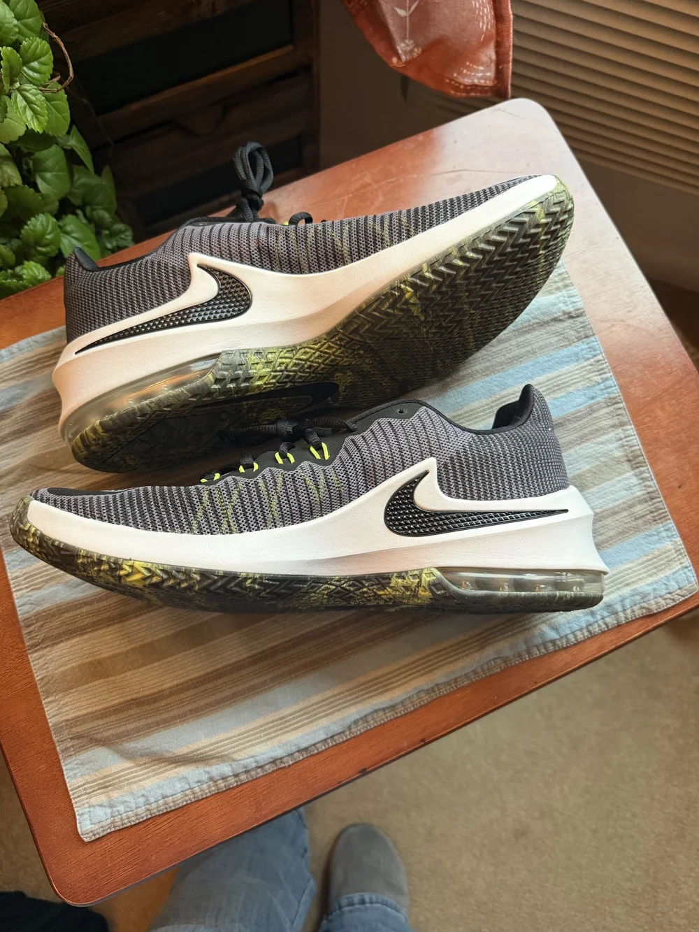 Nike Air Infuriate ll Men’s Gray Running Shoes with Neon Yellow Accents 10.5